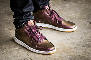 Air Jordan 1 Mid Nouveau Deep Burgundy