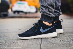 Nike Roshe Black and White on feet