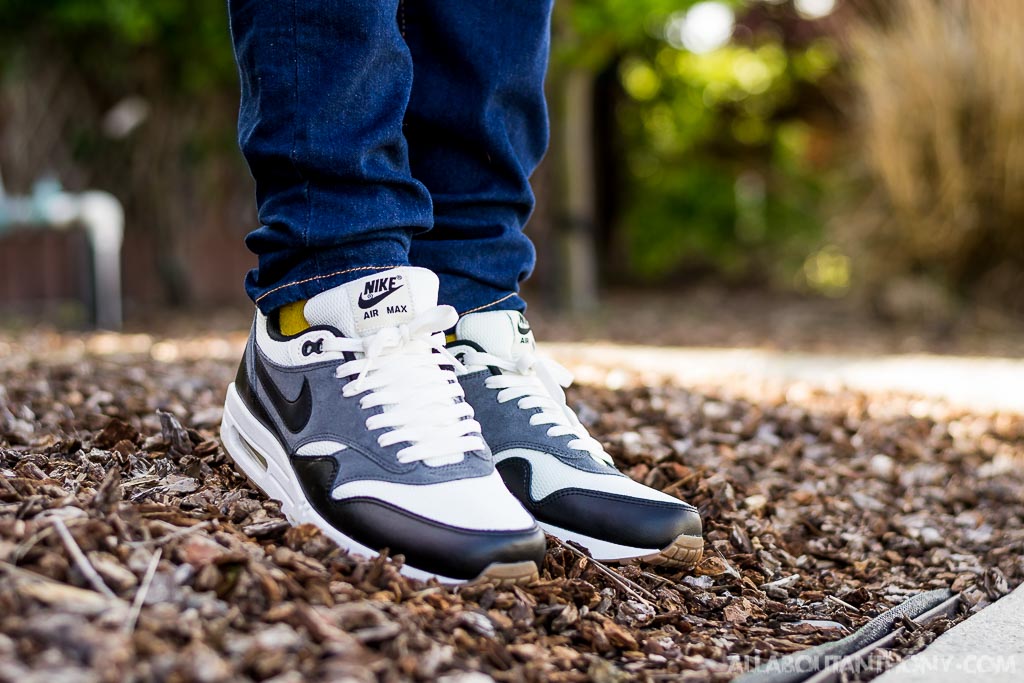 air max 1 black on feet