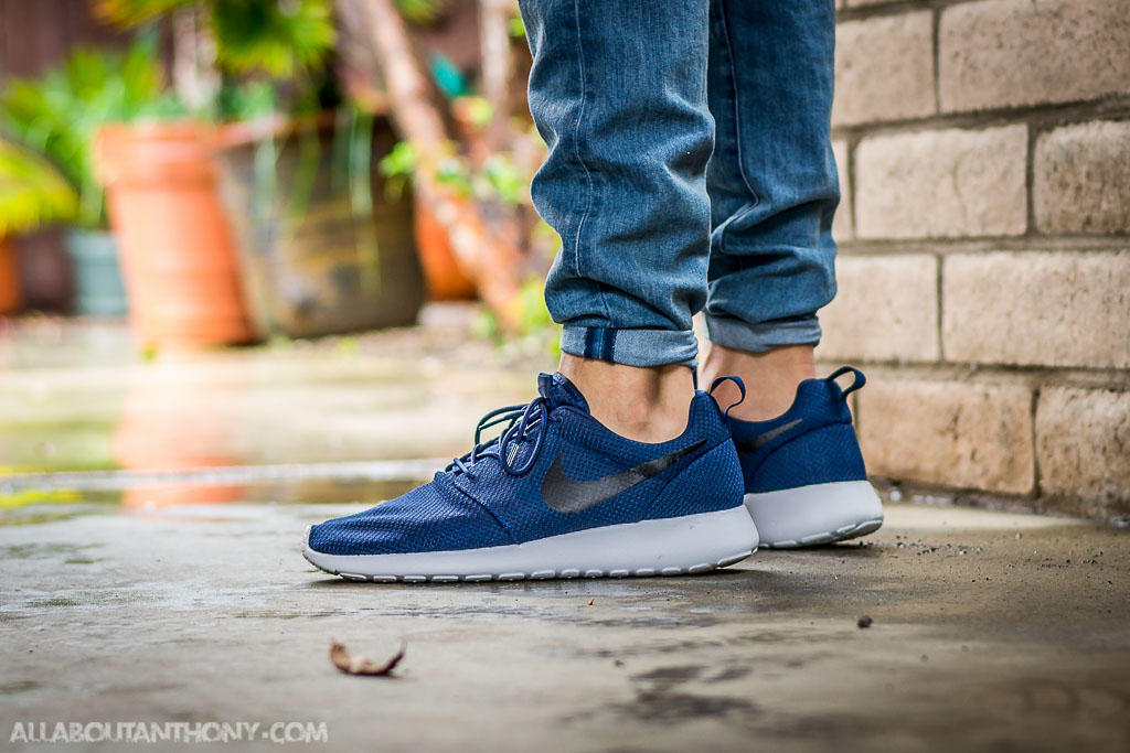 nike roshe on feet