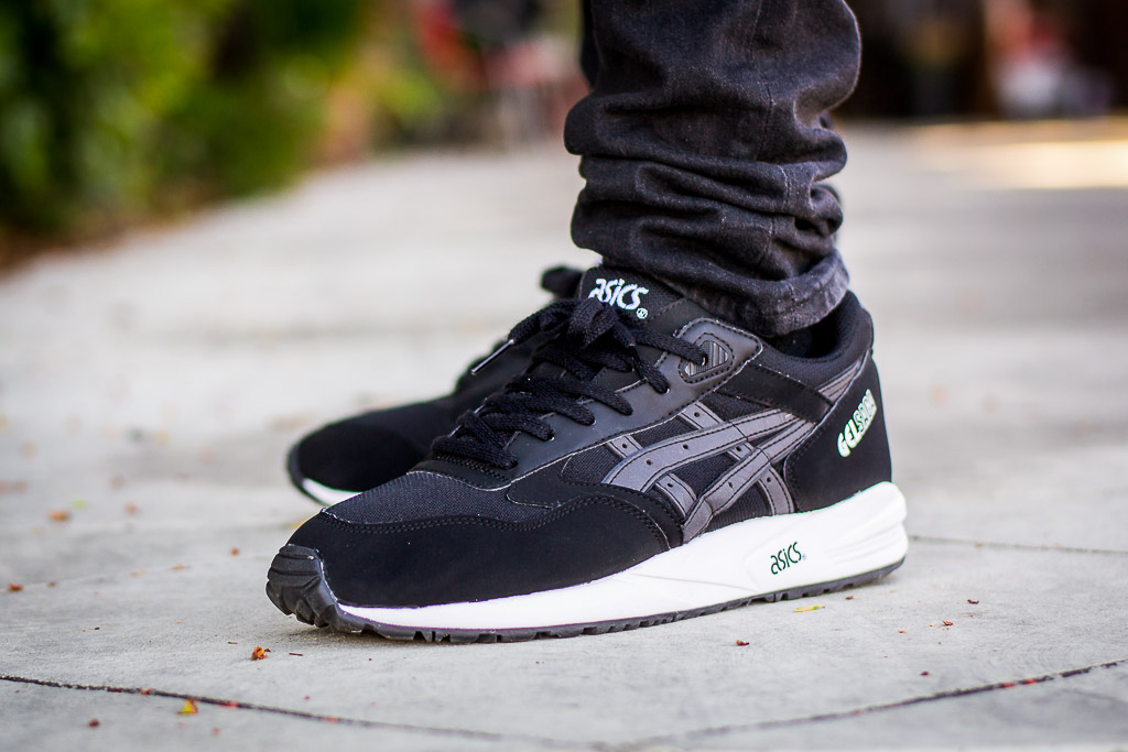 explosión Cambiarse de ropa combinación Asics Gel Saga Black / Black On Feet Sneaker Review