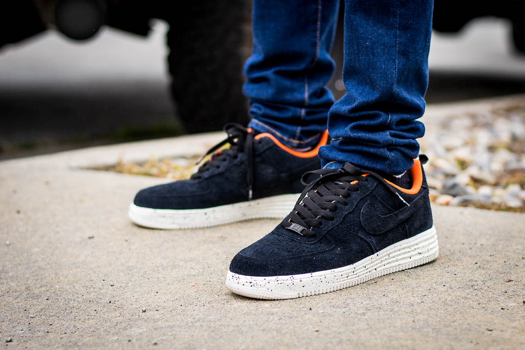 nike lunar force 1 on feet