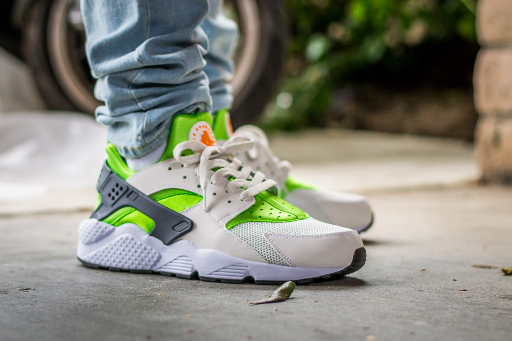 nike huaraches on feet