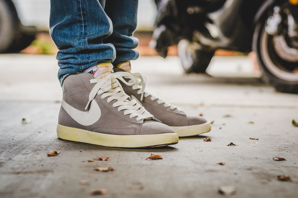 nike mid blazer on feet