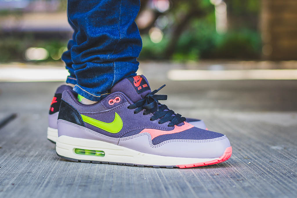 nike air max 1 essential on feet