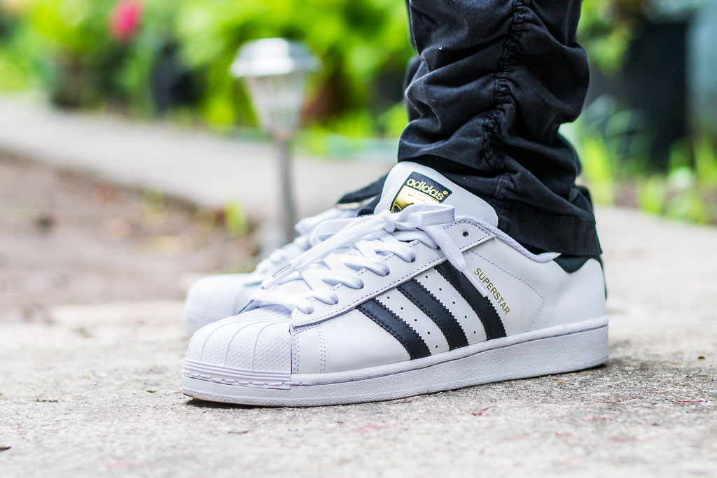 adidas superstar on foot