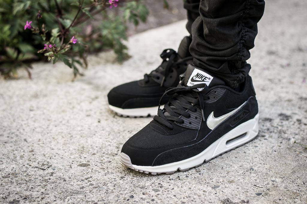 all black air max 90 on feet