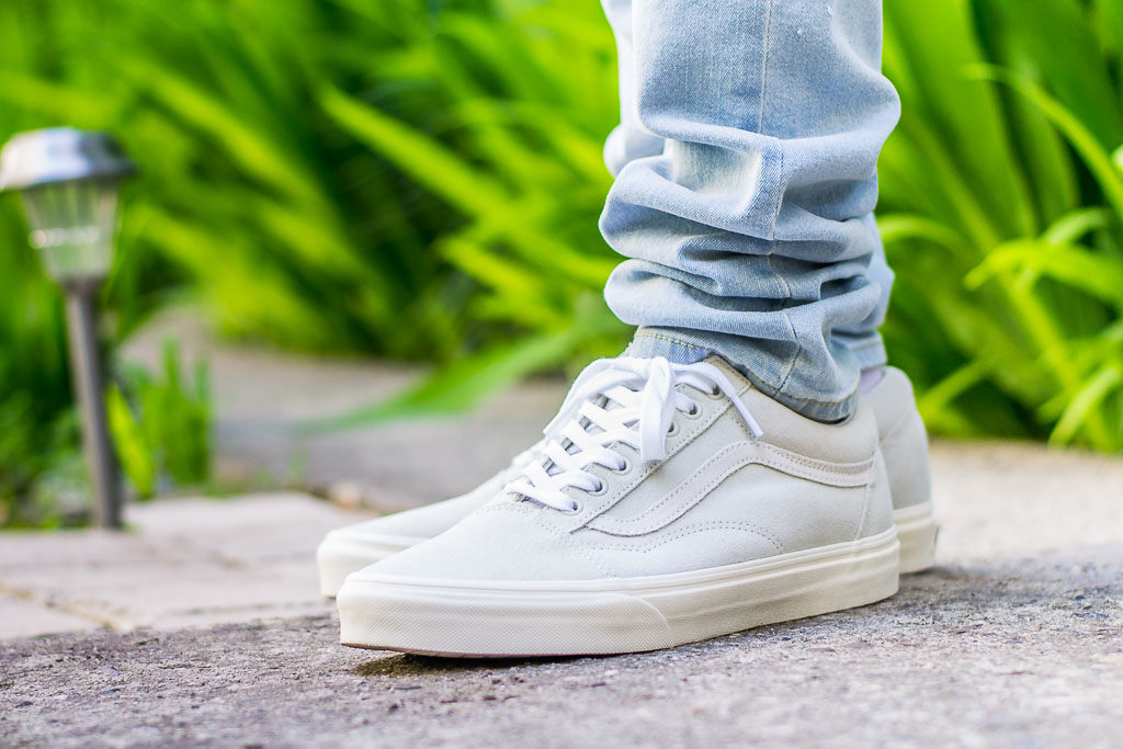 vans old skool white on feet