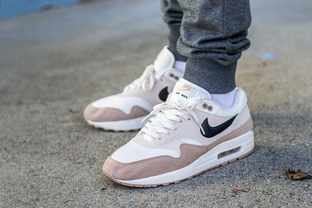 air max 1 sand black