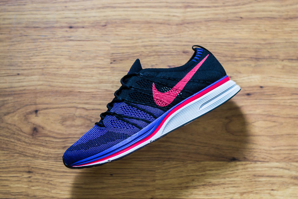 nike flyknit trainer siren red