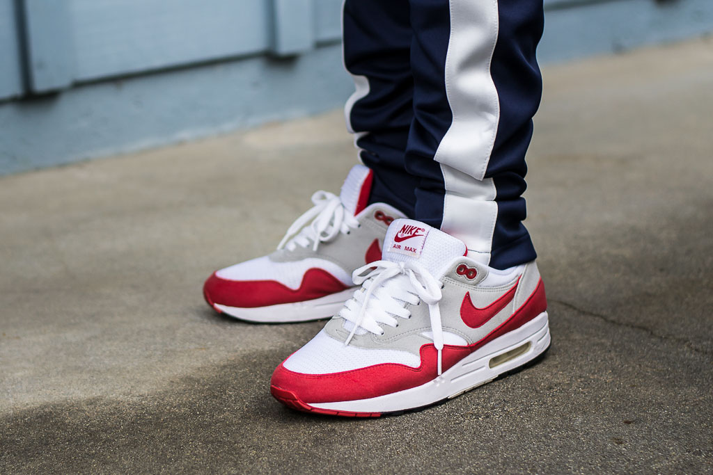 air max 1 og red on feet