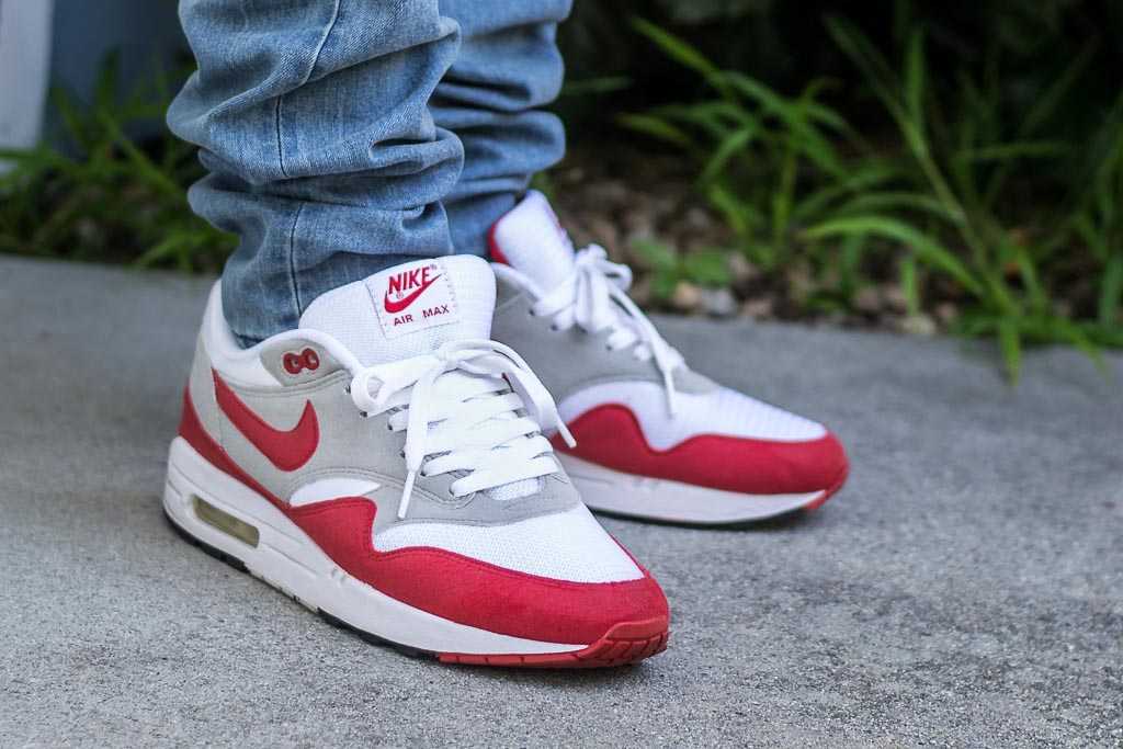 air max 1 og red on feet