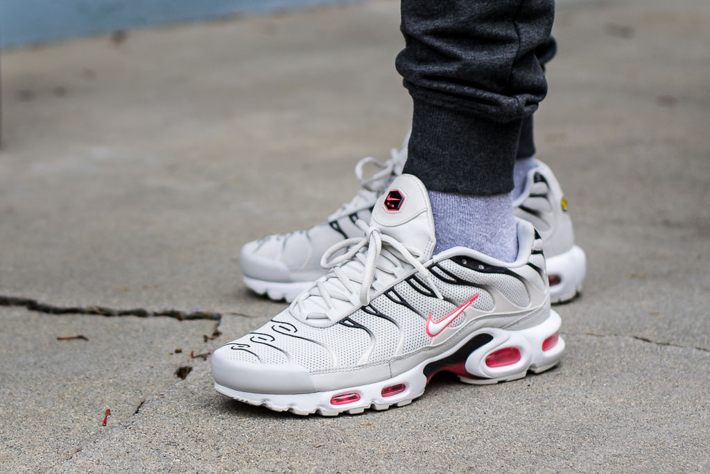 nike air max plus red on feet