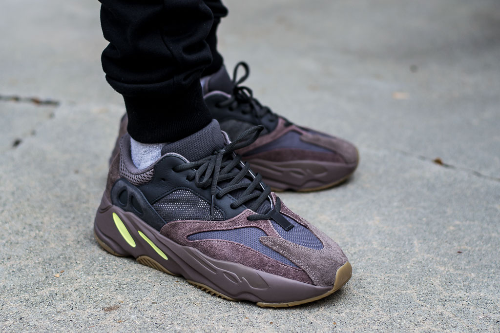 yeezy 700 wide feet