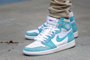 spray Bytte Pine Air Jordan 1 Turbo Green On Feet Sneaker Review