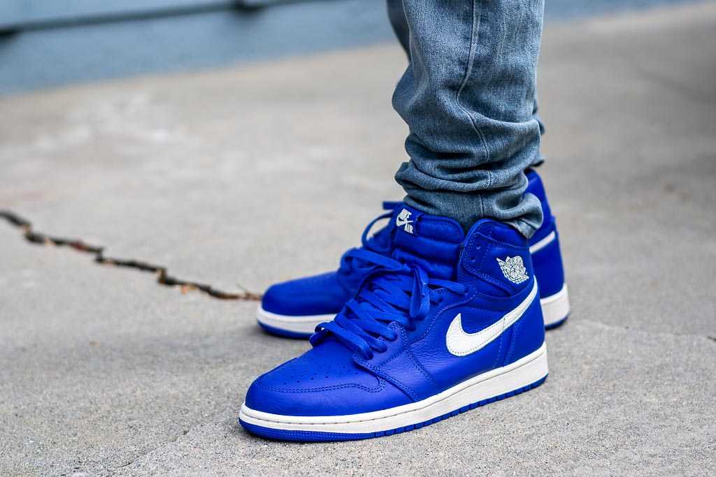 Air Jordan 1 Hyper Royal On Feet 