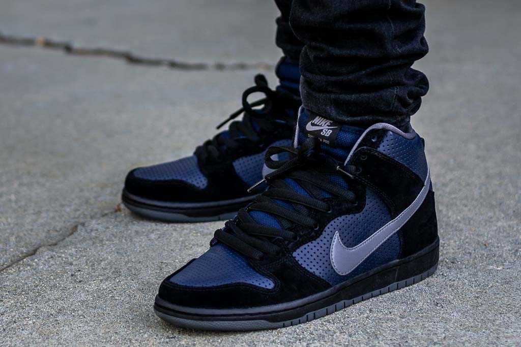 nike dunk high on feet