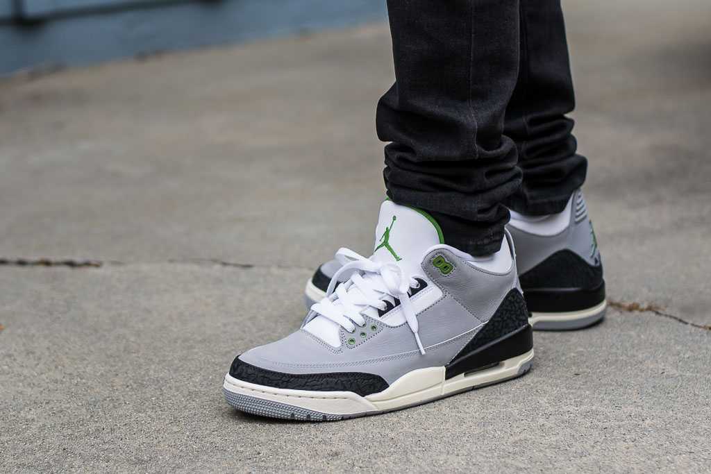 chlorophyll jordan 3 on feet