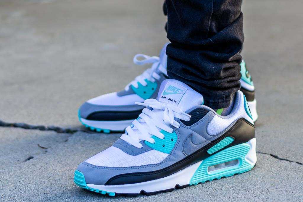 air max 90 on feet