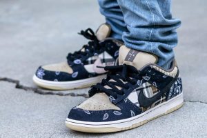 Nike Dunk Low SB Travis Scott Black Laces On Feet WDYWT