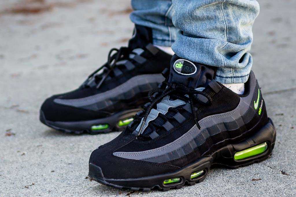 nike air max 95 grey on feet