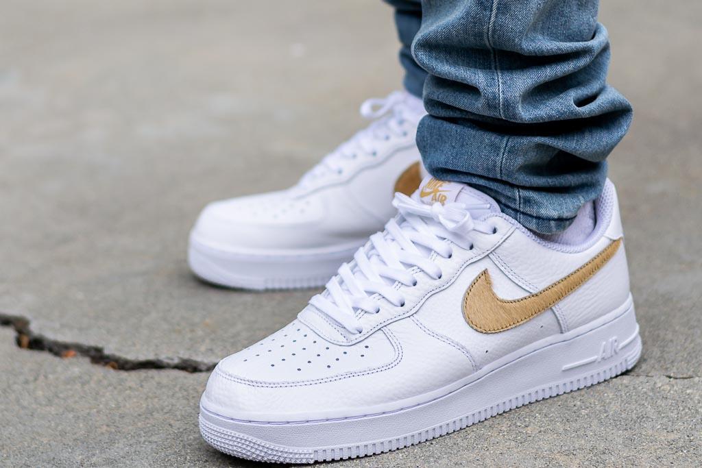 air force 1 all white on feet