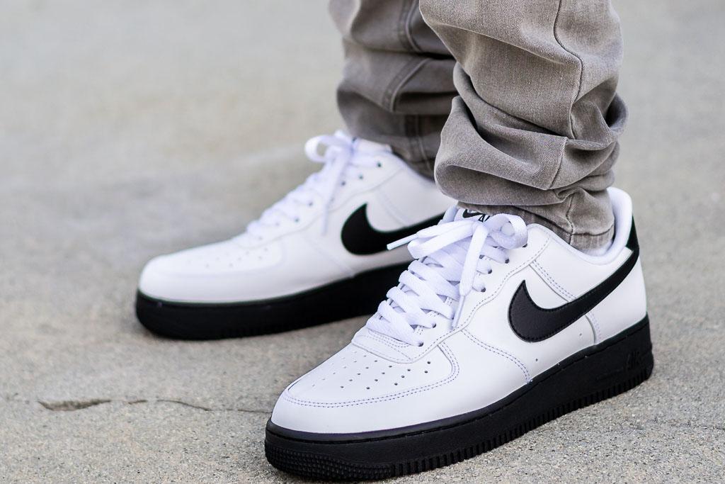 nike air force 1 black with white sole