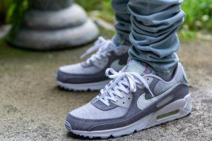 Nike Air Max 90 Review