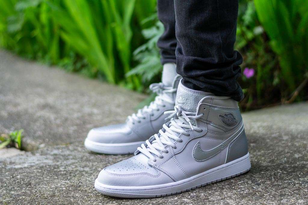 neutral grey jordan 1 on feet