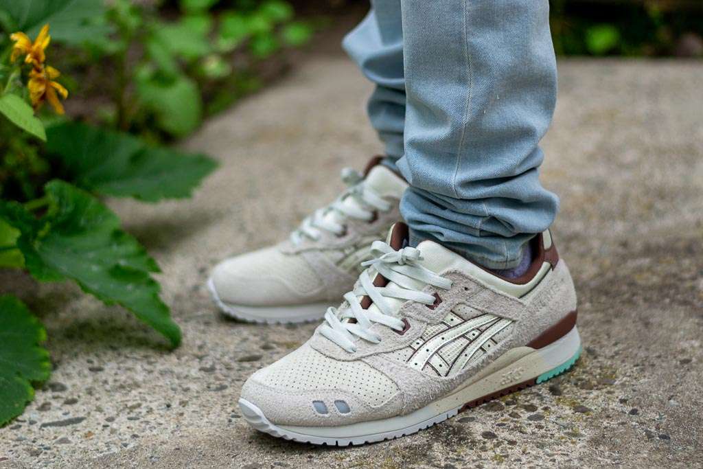 asics gel lyte iii white on feet