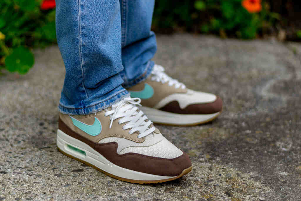 nike air max 1 lv8 obsidian on feet