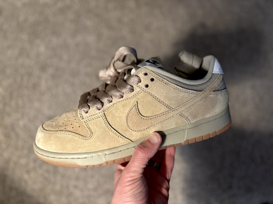 beige sb dunks
