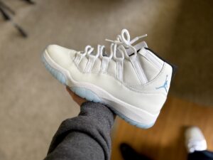 Air Jordan 11 Legend Blue
